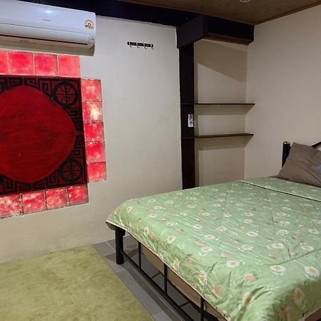Cozy Nest Cnx Hostel Chiang Mai Bagian luar foto
