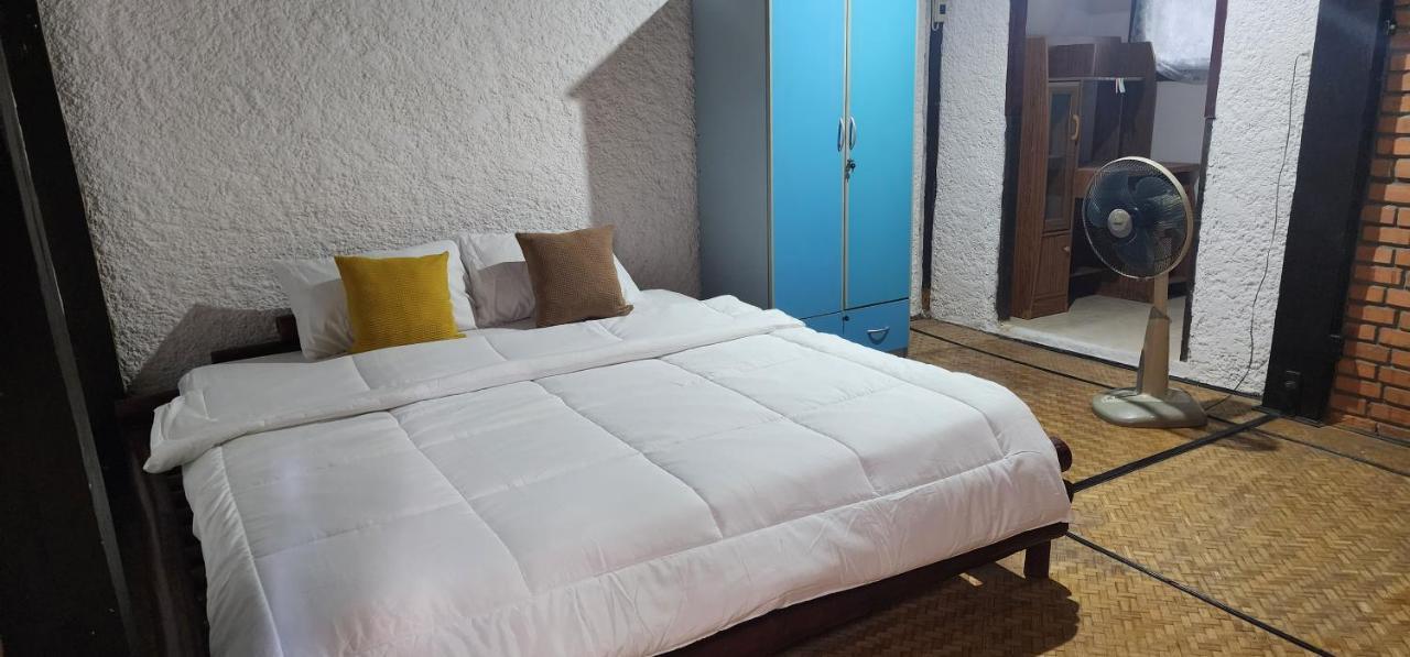 Cozy Nest Cnx Hostel Chiang Mai Bagian luar foto