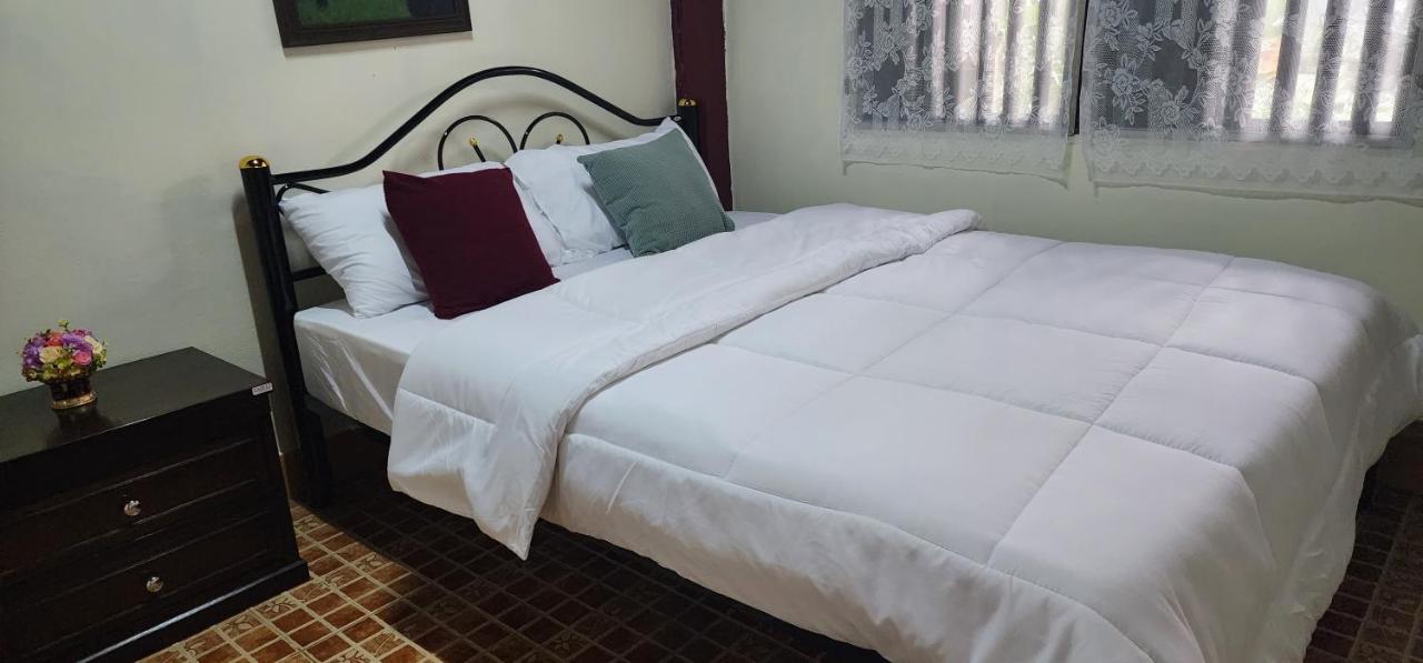 Cozy Nest Cnx Hostel Chiang Mai Bagian luar foto