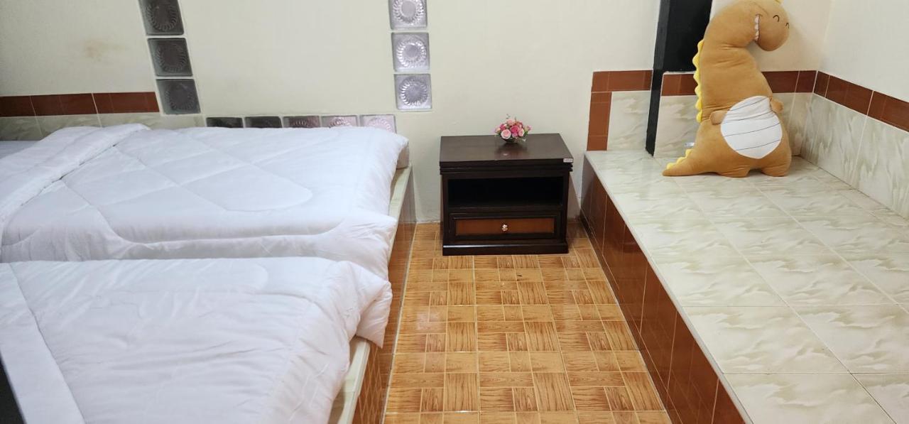 Cozy Nest Cnx Hostel Chiang Mai Bagian luar foto