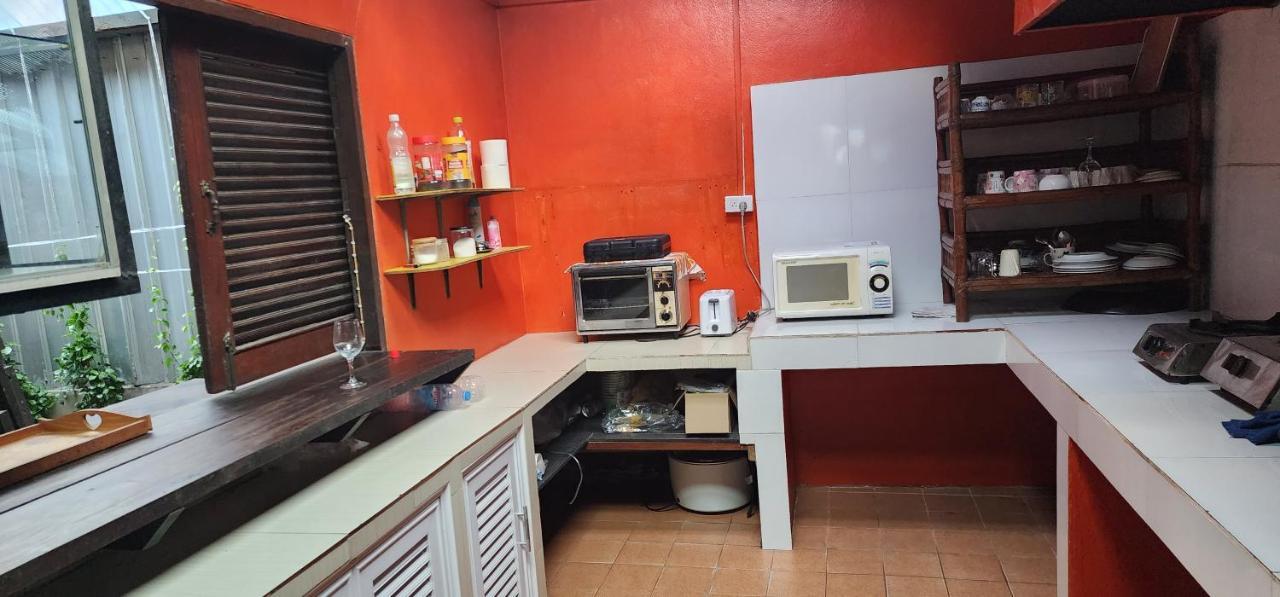 Cozy Nest Cnx Hostel Chiang Mai Bagian luar foto