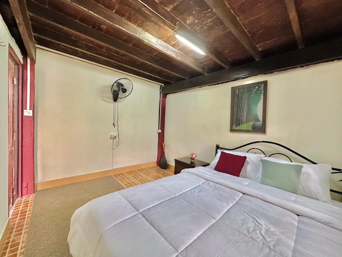 Cozy Nest Cnx Hostel Chiang Mai Bagian luar foto