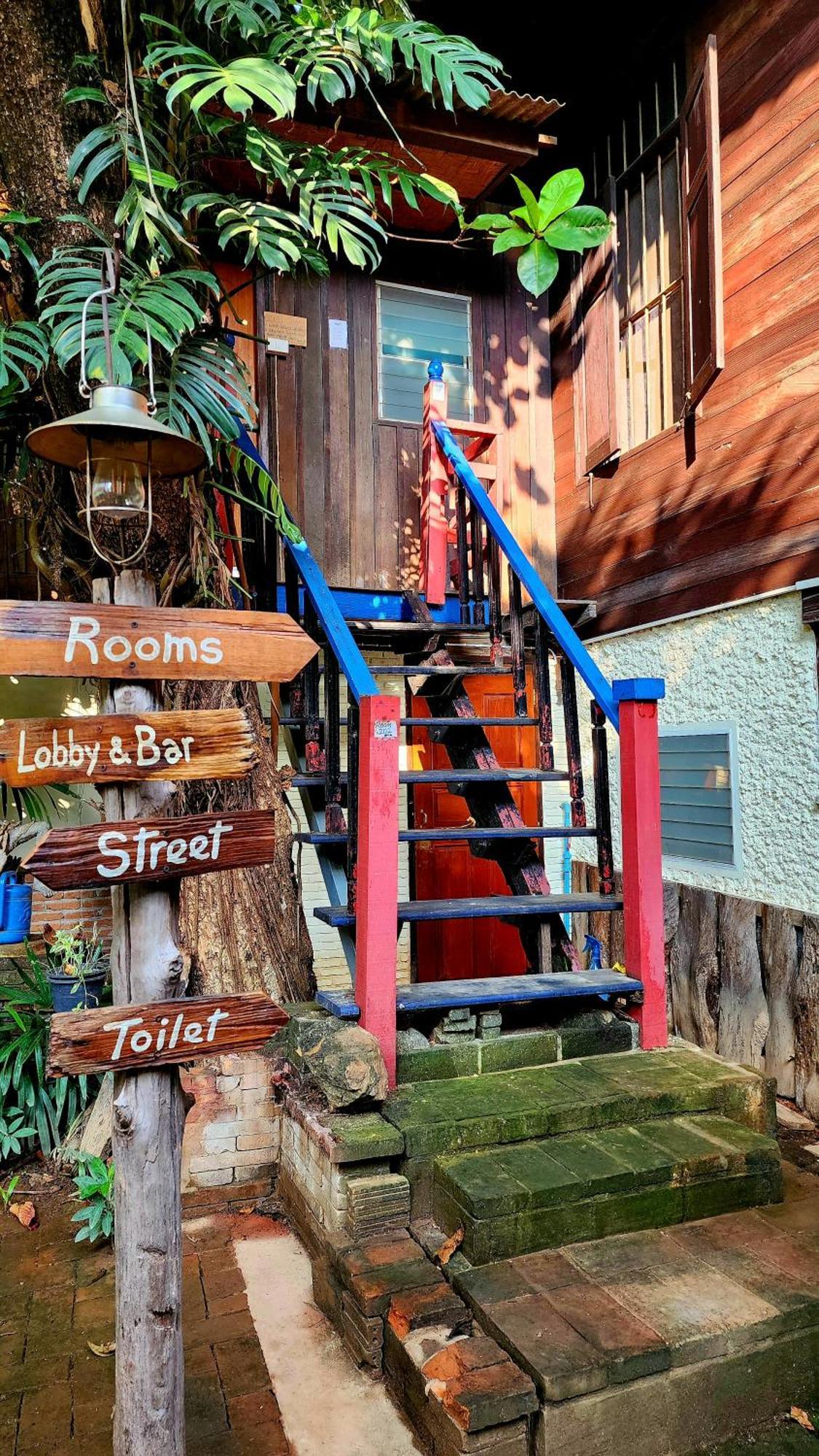 Cozy Nest Cnx Hostel Chiang Mai Bagian luar foto