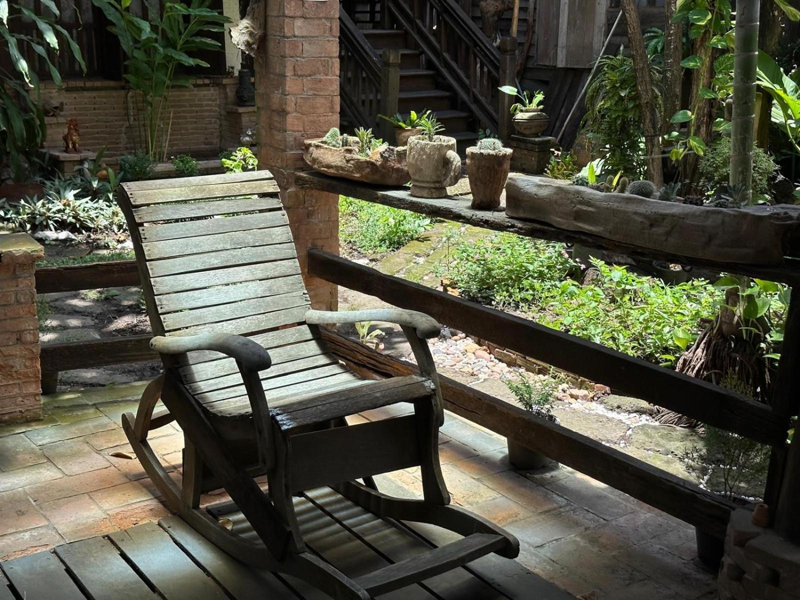 Cozy Nest Cnx Hostel Chiang Mai Bagian luar foto